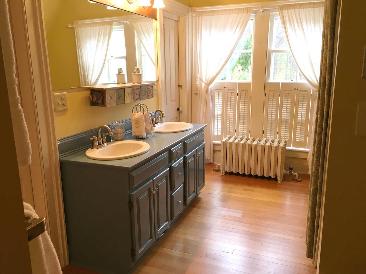 Bristol Dreamhouse Country Inn מראה חיצוני תמונה